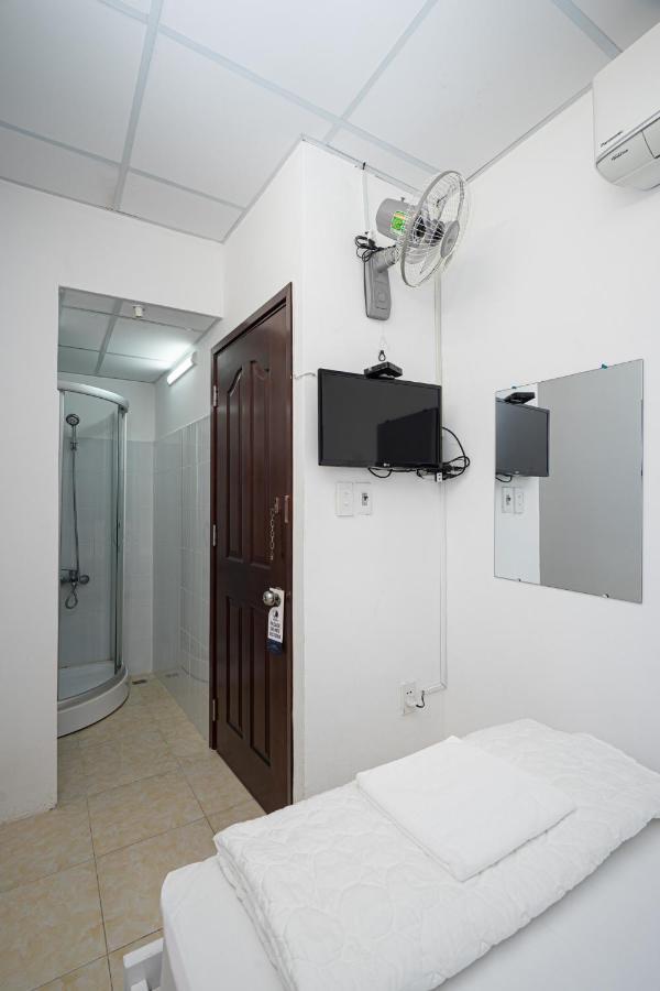 Futuristic Inn Ho Chi Minh City Bagian luar foto